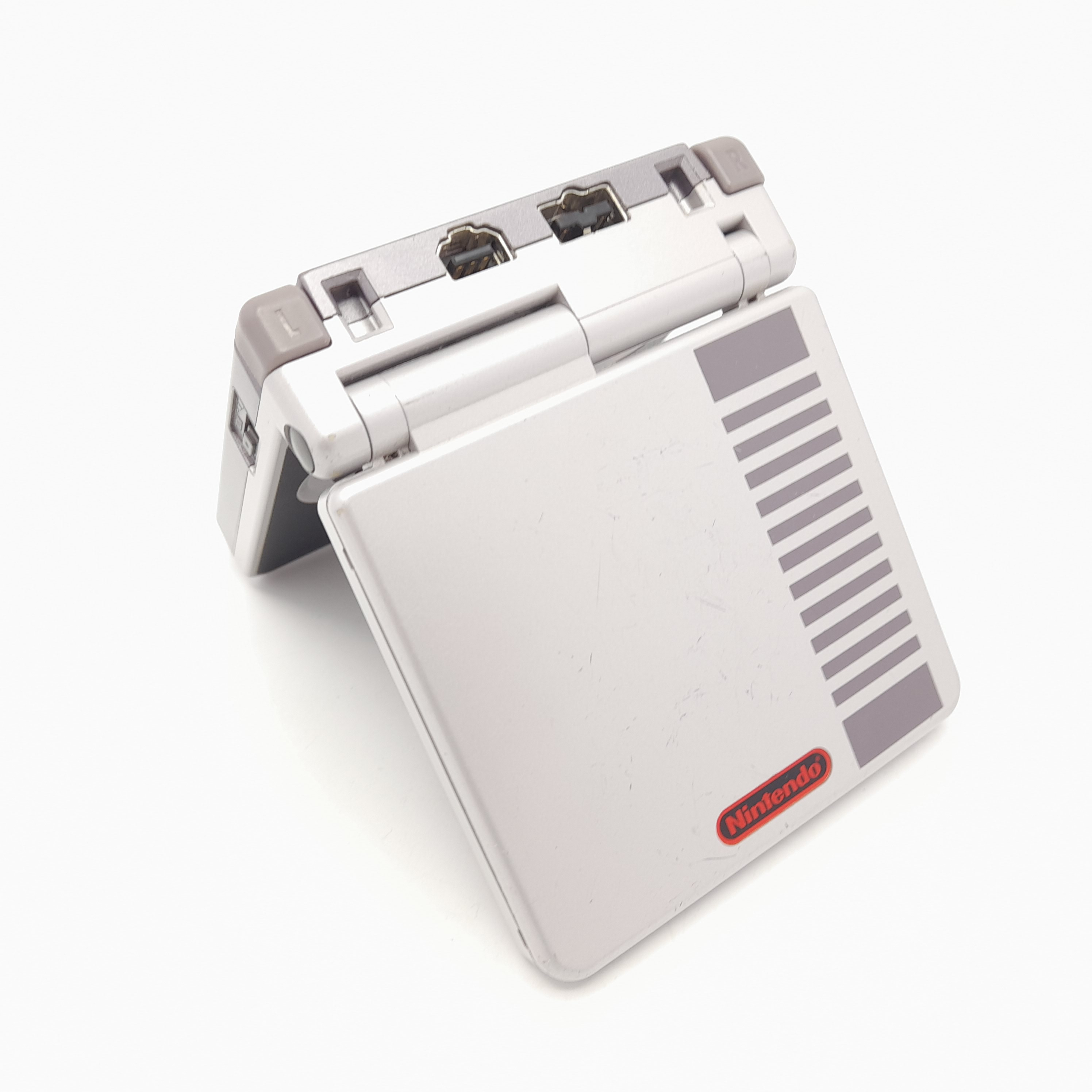 Foto van Game Boy Advance SP NES Classic Design - Zeer Mooi and in Doos